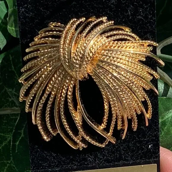 Vtg Monet Cascading Knotted Rope Brooch - Picture 1 of 9